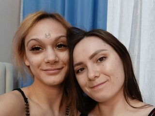 SilviaAndDarel's Free Live Sex Chat